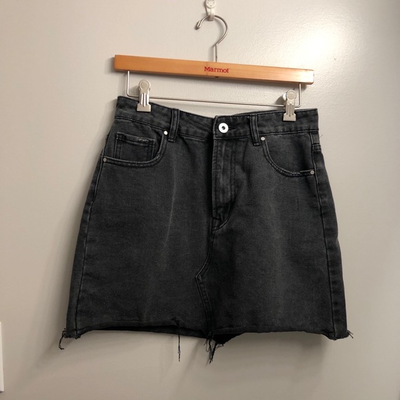 💙2 for $50💙faded black raw hem denim skirt - Picture 3 of 6